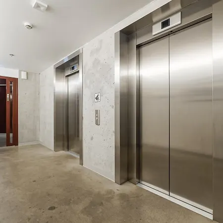 Apartment Fahle Building, Luxurious, Skyline View Flat Near Centre